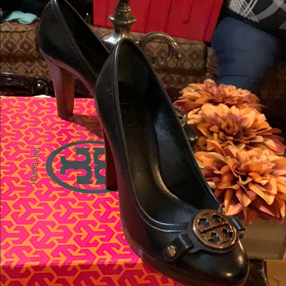 Shoes - Picture 2 of 4